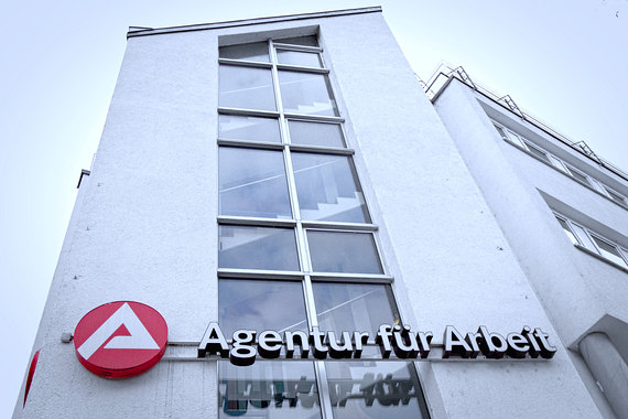 Arbeitsagentur Singen: Fassade der Agentur für Arbeit, Erzbergerstraße, Singen