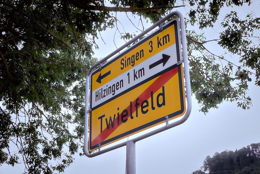Schild an der Ortsausfahrt Twielfeld.